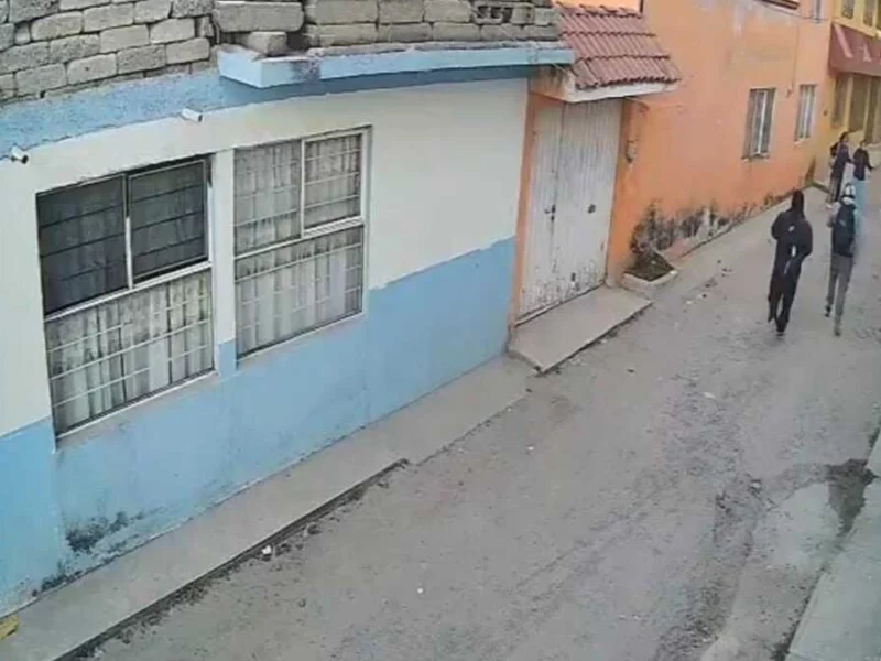 VIDEO: Hombres asaltan a madre e hija rumbo a la escuela en Xonacatepec