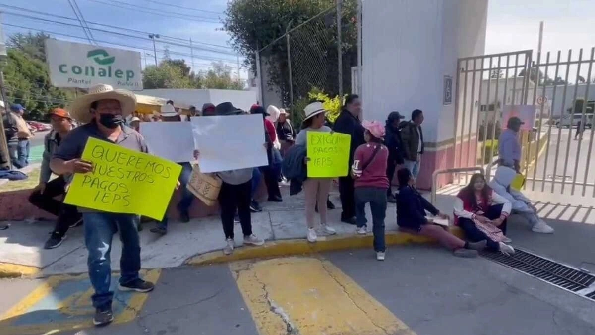 Campesinos toman el SAT de la Recta a Cholula
