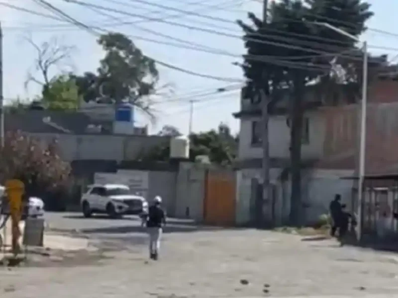 Apedrean a policías de la SSC durante operativo en Xochimehuacan