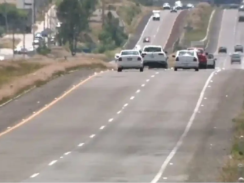Asaltan a comerciante en la autopista Siglo XXI; le quitan casi 400 mil pesos
