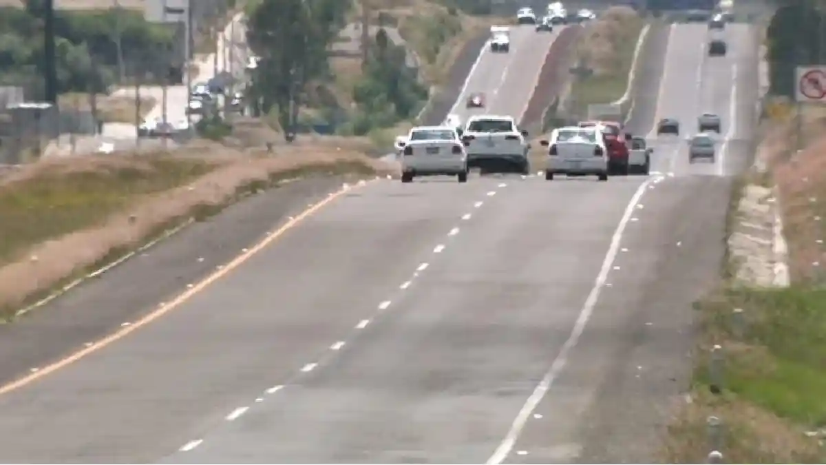 Asaltan a comerciante en la autopista Siglo XXI; le quitan casi 400 mil pesos