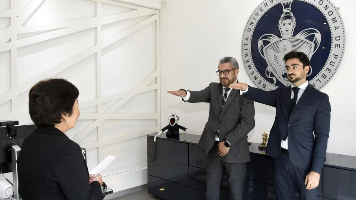 Lilia Cedillo toma protesta a nuevos titulares de áreas en la BUAP  
