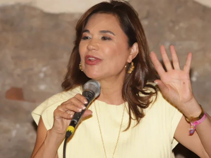 MC en Puebla le abre las puertas a Blanca Alcalá 