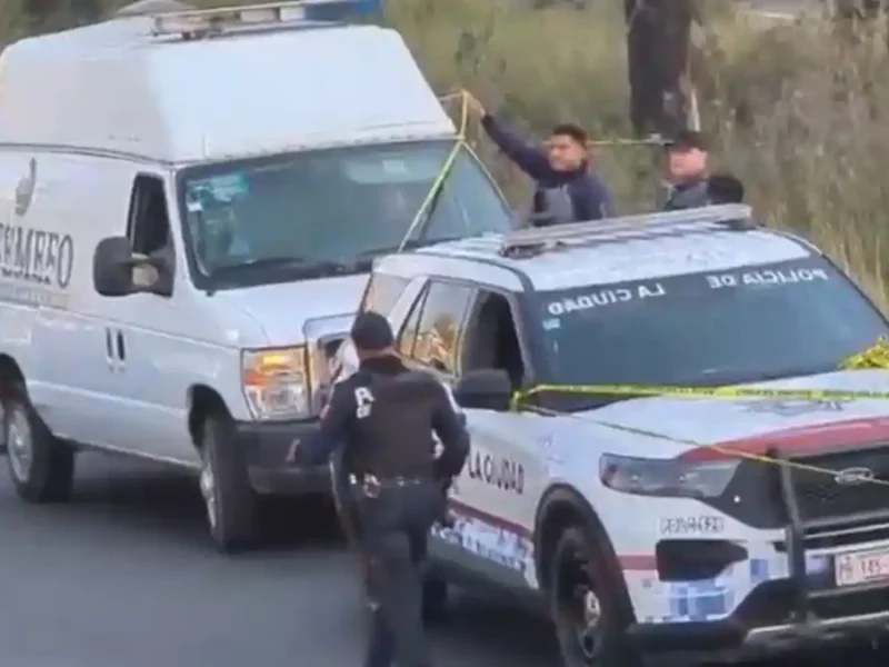 Encuentran el cuerpo de un hombre en la autopista México-Puebla.