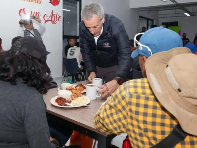 Pepe Chedraui y MariElise Budib encabezan convivencia navideña en el Dormitorio Municipal