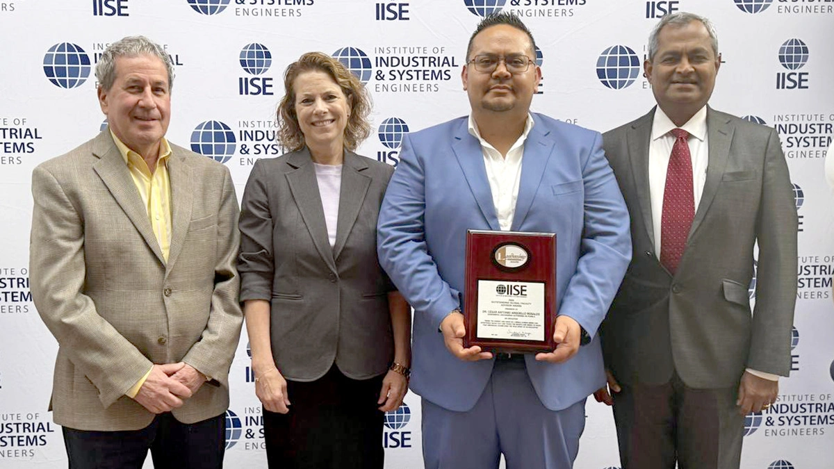 Distinguen a docente BUAP con el Global Outstanding Faculty Advisor Award