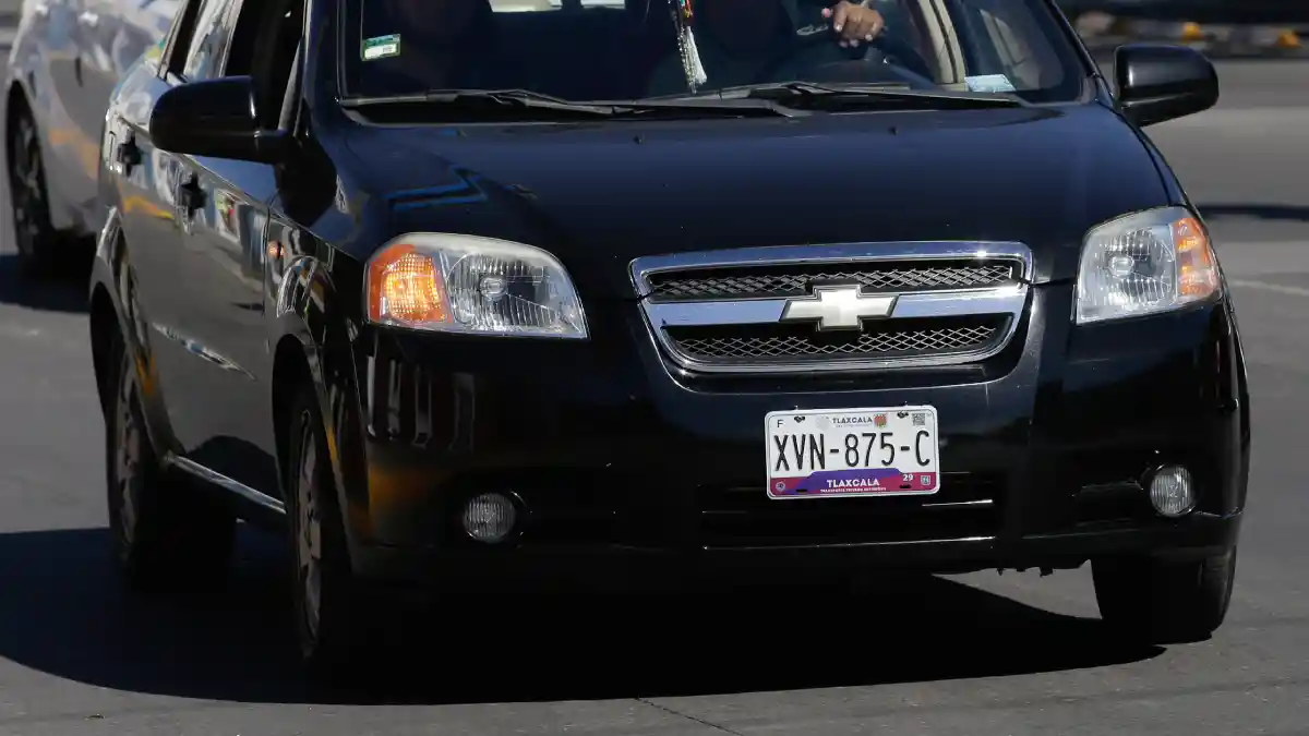 Arrancan operativos para detener a conductores con placas foráneas en Puebla.