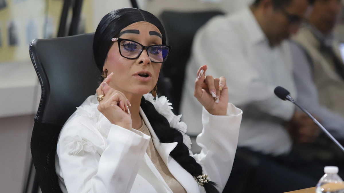 Acude Rosa Isela Sánchez a rendir su informe ante el Congreso y se va antes de que la cuestionen  