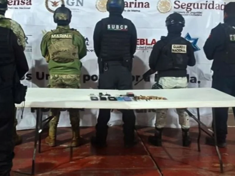 Aseguran celulares y armas blancas en los penales de Huejotzingo y Tecamachalco