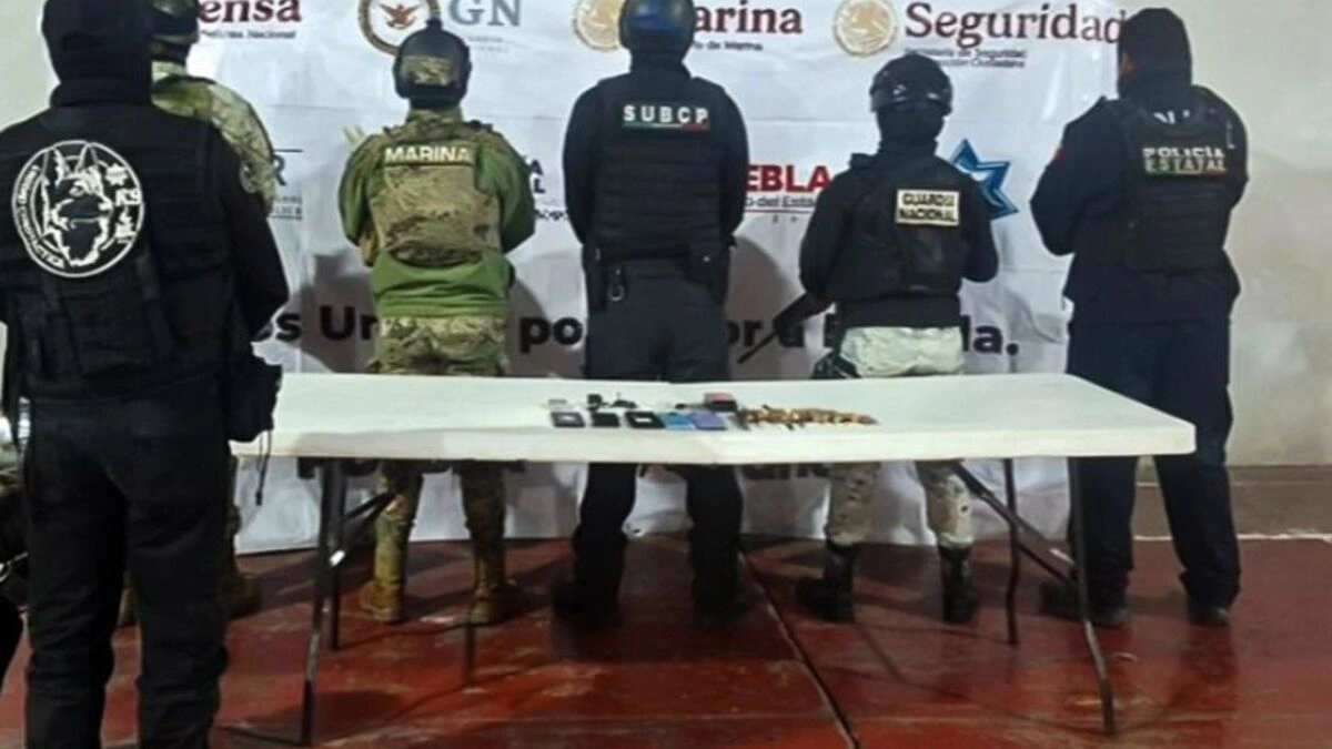 Aseguran celulares y armas blancas en los penales de Huejotzingo y Tecamachalco