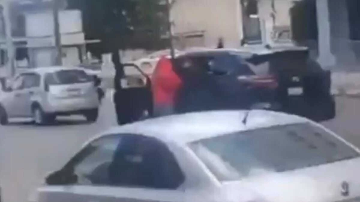 VIDEO: Asaltan a automovilista a plena luz del día en el bulevar Atlixco