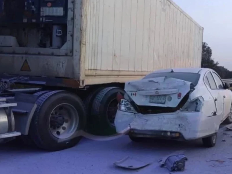 Asaltan tráiler con logotipos de los Junior Klan en autopista Amozoc-Perote