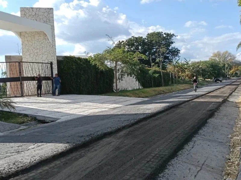 Ariadna Ayala inicia la rehabilitación del camino a Nexatengo