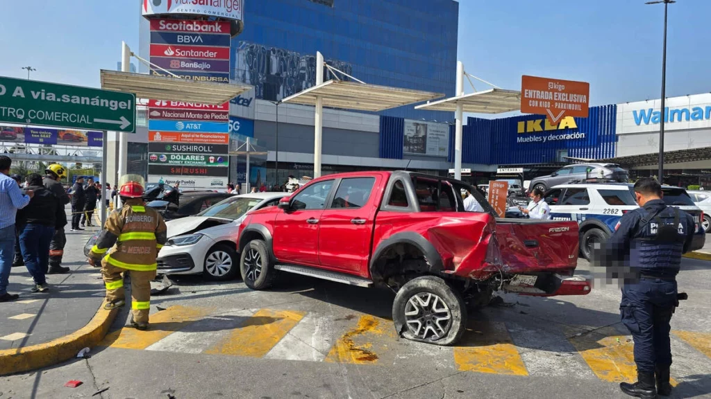 Tragedia en Vía San Ángel: conductor impacta a cinco vehículos; hay muertos y heridos  