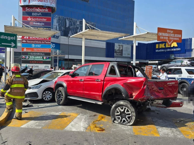 Tragedia en Vía San Ángel: conductor impacta a cinco vehículos; hay muertos y heridos  