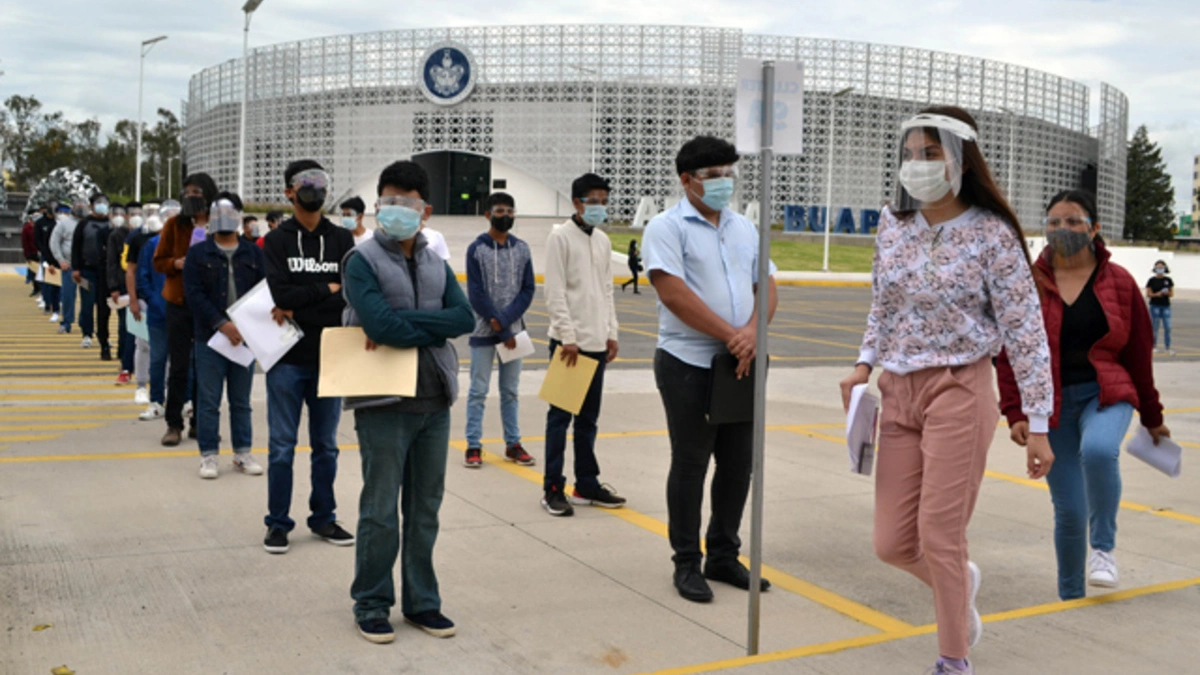 BUAP ordena regreso del uso de cubrebocas por aumento en casos de influenza  