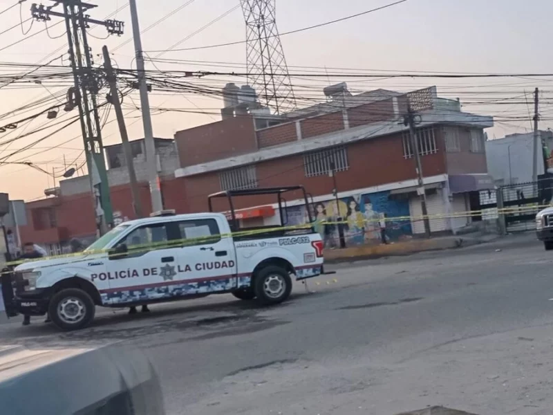 Ejecutan a un hombre afuera de un súper en Bosques de Manzanilla