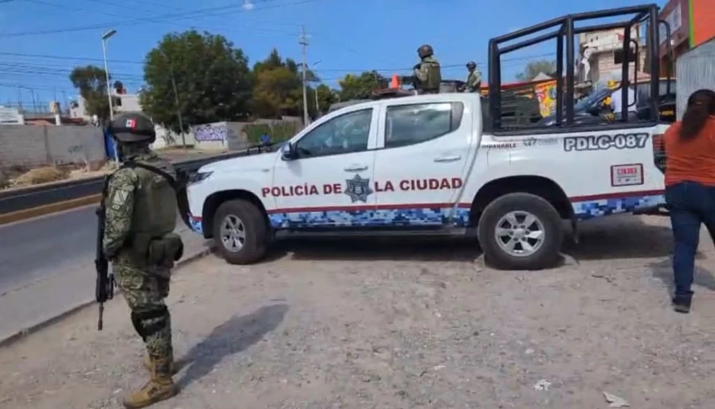 Entambado y cubierto con bolsas de plástico fue localizado el cadáver de un arquitecto en la colonia Santa Catarina de la junta auxiliar de San Francisco Totimehuacan en la ciudad de Puebla.