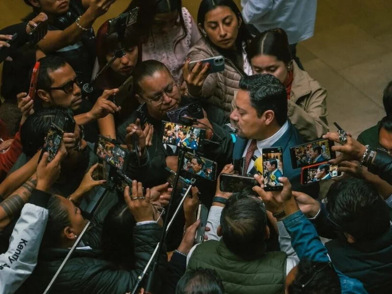 Villegas propone que escuelas de Puebla tengan cámaras de videovigilancia y botones de alerta 