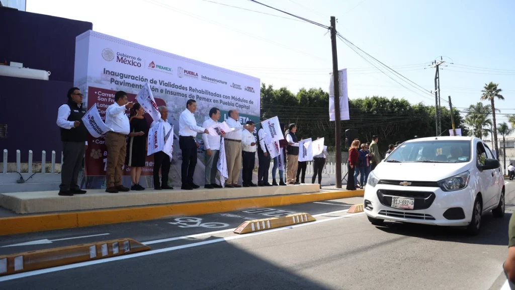 Armenta inaugura rehabilitación de laterales de la Recta a Cholula