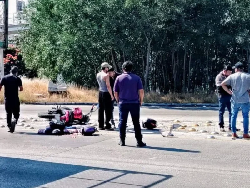 Muere motociclista aplastada por un tráiler en el Periférico Ecológico: tenía 3 hijos