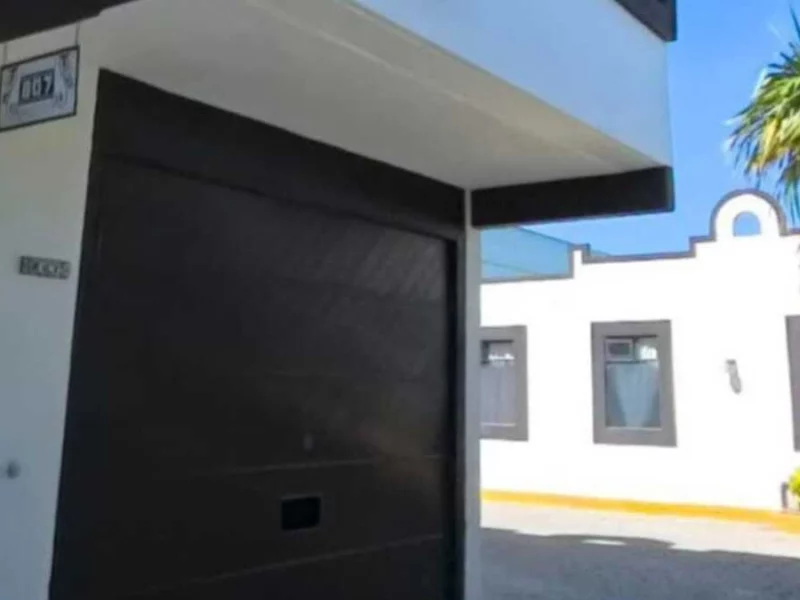 Muere mujer al interior de un motel en Atlixco; su pareja la abandonó