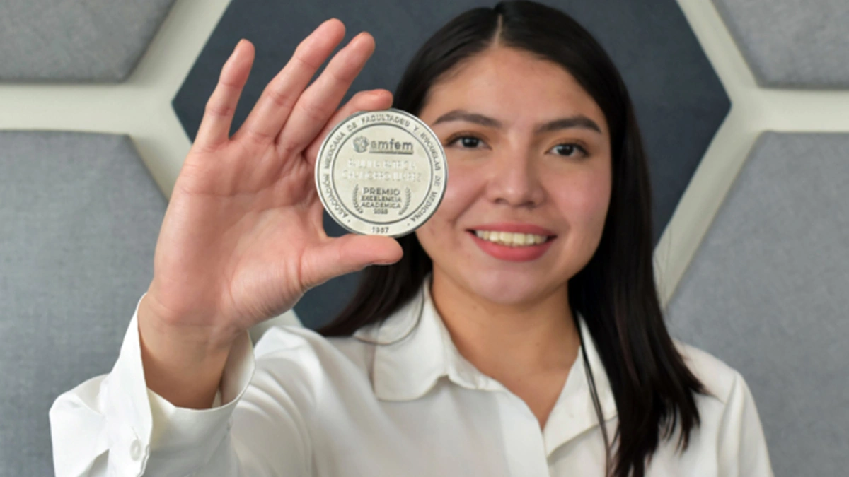 Obtiene pasante de Medicina de la BUAP Premio a la Excelencia Académica 2025