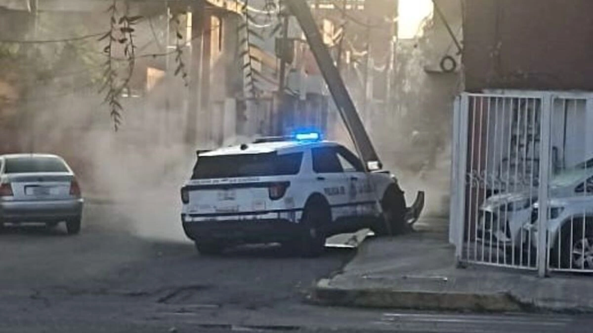 Patrulla de la SSC choca y deja sin luz a vecinos de Rancho Colorado 