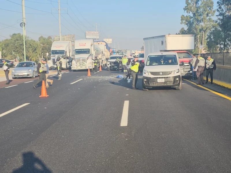 Conductor queda prensado durante carambola en la México-Puebla 