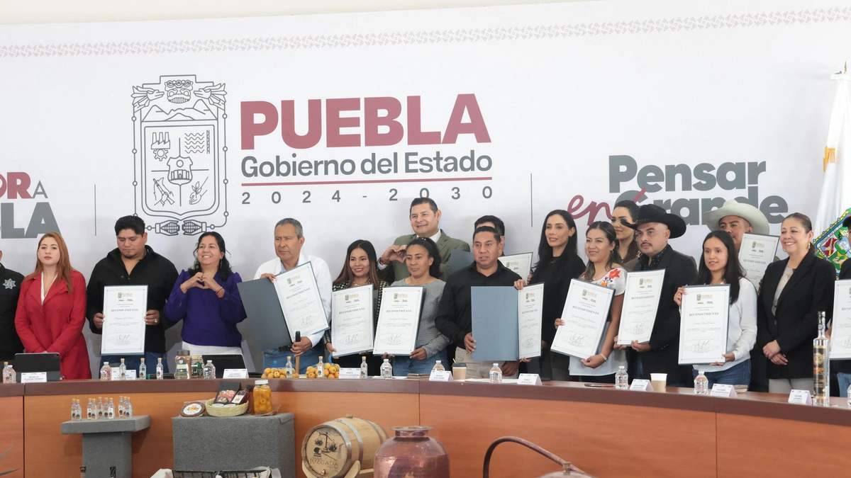 Puebla cerrará 2025 produciendo un millón de litros de mezcal