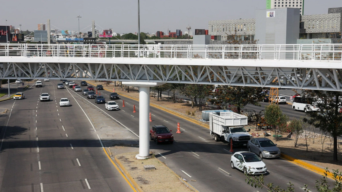Gobierno de Puebla evaluará rediseño de la Vía Atlixcáyotl: podría haber reductores de velocidad 