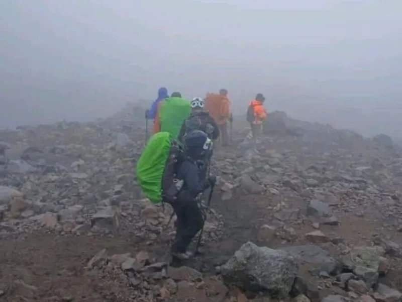 Rescatan a 11 alpinistas reportados como desaparecidos en el Citlaltépetl
