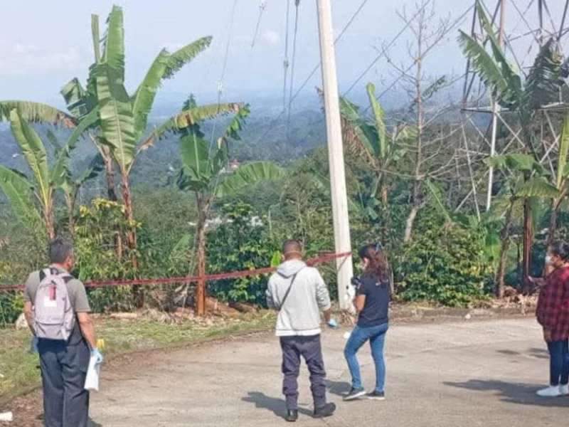 Abandonan restos humanos al interior de una bolsa en Hueytamalco