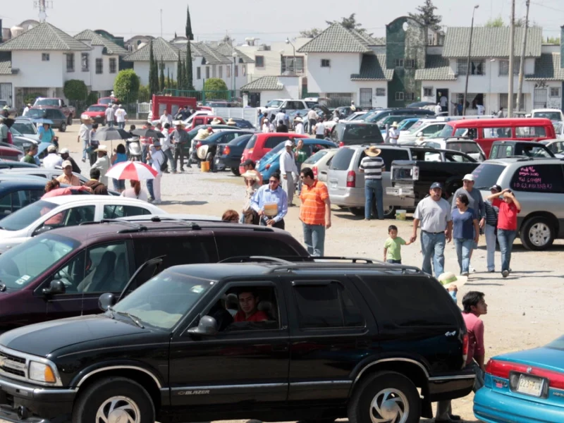 Tianguis de autos Villa Verde será reubicado; ahí construirán casas del Fovissste  