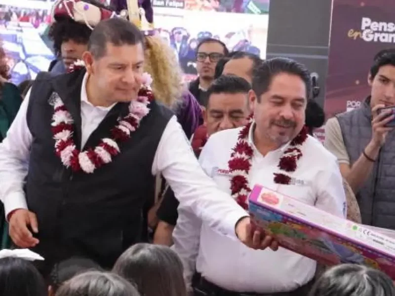 Con alegría y sensibilidad, Gobierno de Puebla entrega miles de juguetes en 27 microrregiones