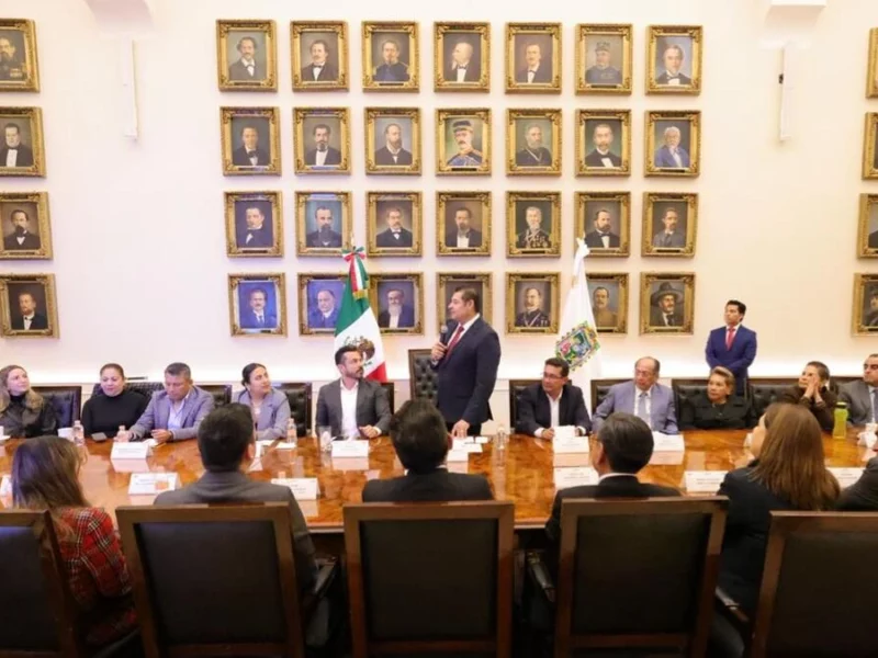 Armenta se reúne con diputados morenistas y aliados en Congreso de Puebla 