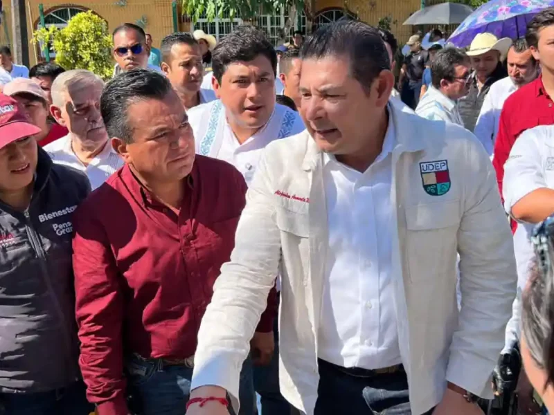 Armenta pide auditoría al edil de Xicotepec por posibles sobrecostos; Barragán se defiende.
