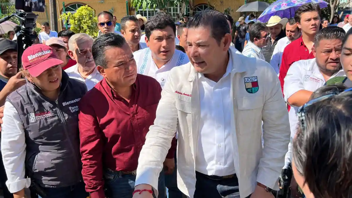 Armenta pide auditoría al edil de Xicotepec por posibles sobrecostos; Barragán se defiende.