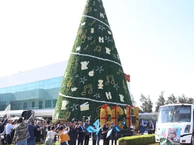 BUAP arranca caravana para entregar 14 mil juguetes por Reyes Magos.