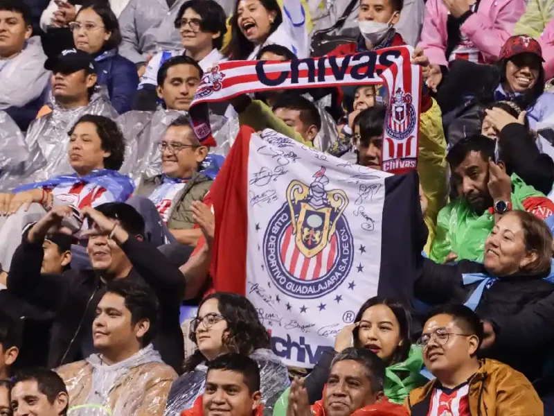 Afición de Chivas del Guadalajara en un partido.