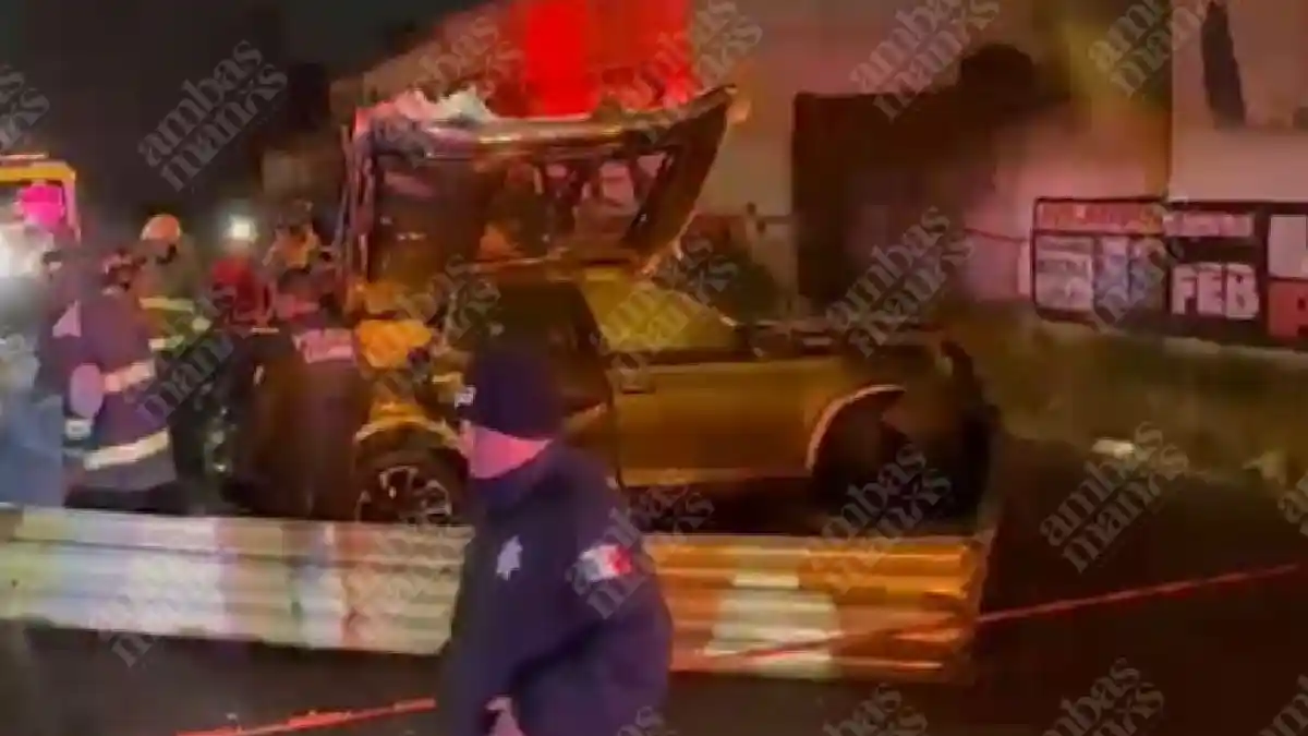 Conductor muere al chocar su Cupra en la barrera metálica de la México-Puebla.