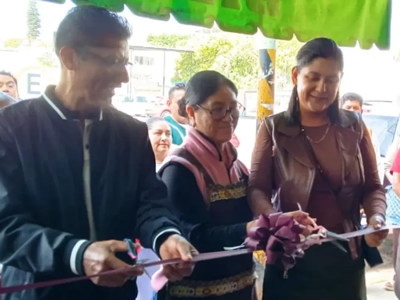 Entrega Ana Lilia Tepole acciones del programa de Obra Comunitaria