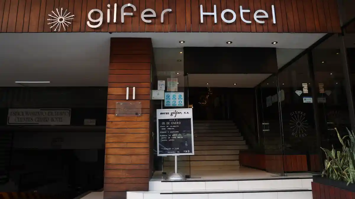 Entrada del Hotel Gilfer de Puebla.