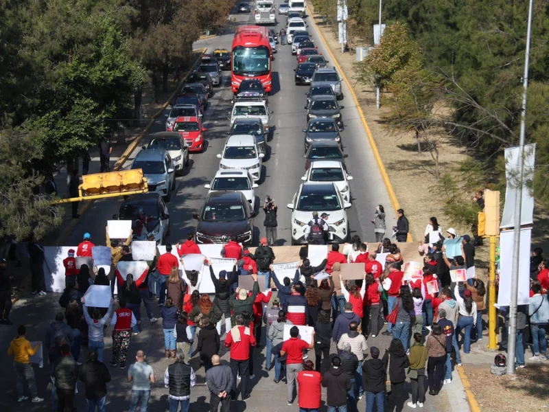 Ibero realiza manifestación por el docente desaparecido; pide evitar la estigmatización y criminalización  
