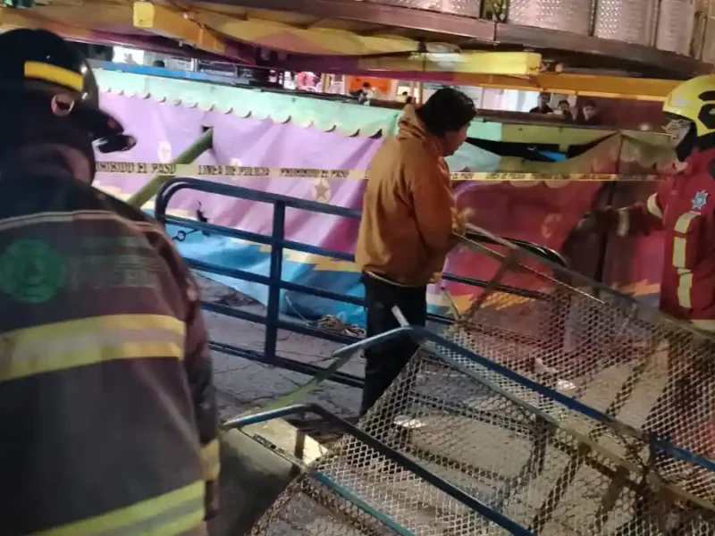 VIDEO: Caen tres personas de un juego mecánico en Lomas de Castillotla