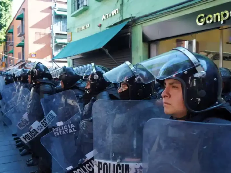 Despliegan operativo contra ambulantes en el Centro Histórico de Puebla.