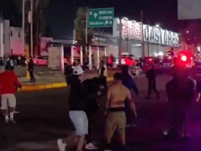 Aficionados se agarran a golpes al finalizar el partido entre Puebla y Toluca