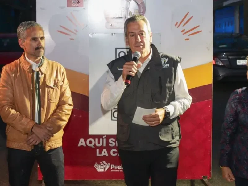 Enciende Pepe Chedraui luminarias modernizadas con LED en Villa Encantada con Puebla Brilla