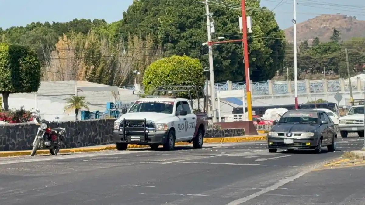 Persecución de película en la autopista Puebla-Atlixco deja un detenido.