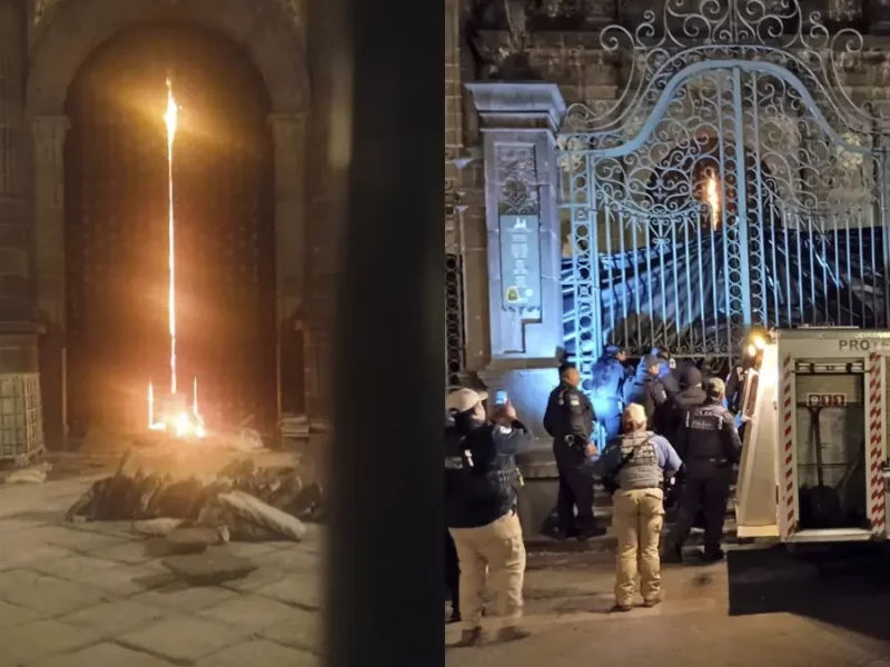 Se incendia una puerta de la Catedral de Puebla .